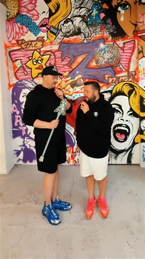 This is the offical moment Spankie Jackzon handed over her gorgeous sceptre! I knew as soon as wanted to buy it that I couldn’t keep it. It’s not mine to have, I didn’t earn it and I was so happy to help provide some much needed funds to help Spankie’s vision of a local community centre to help artists. This trip was such an amazing experience for me and I have this sceptre (and Spankie) to thank for all the magical experiences I’ve had over the last week. I’ve had THE BEST WEEK OF MY LIFE! I kn