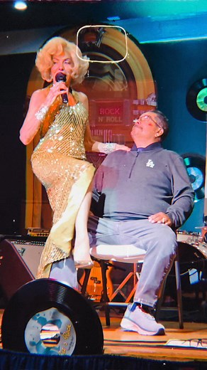 This Marilyn Monroe impersonator had this gentleman all flustered haha! It was so funny 😅😅 #marilynmonroe #impersonator #goodtimes | Johnny David
