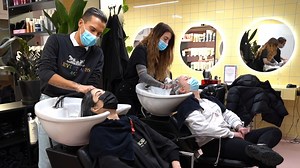 Mit Anna Rosenwasser beim Coiffeur, wo Frauen gleich viel zahlen wie Männer