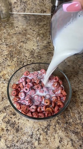 Cereal cupcakes are so good! if you haven’t already tried them what are you waiting on 🤤 Sundays | RD.Eats