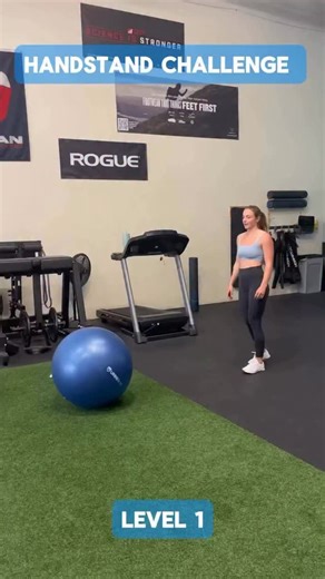 Calling all gymnasts, crossfitters, yogis, hand balancers, challenge takers, movement enthusiasts, etc! 🤸🏽‍♀️Are you ready for a new HANDSTAND CHALLENGE???🤸🏽‍♀️ We are calling this the #bouncetohandchallenge & if that’s too easy or if you’re feeling extra brave, give the #rollltohandstandchallenge a try which is actually super fun, even tho I failed miserably 🤣 How did we do?? Do you think you can do it?? Try for yourself and tag @thephysiofix 🫵🏼 😂 P.S. This challenge is just for fun, bu
