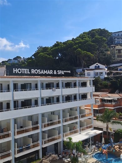 La mejor sensación al entrar a tu habitación. 😍 #roomview #hotelroom #amazingview #rosamarhotels #familyhotel