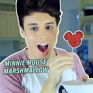 Minnie Mouse Marshmallow Pops | Raphael Gomes