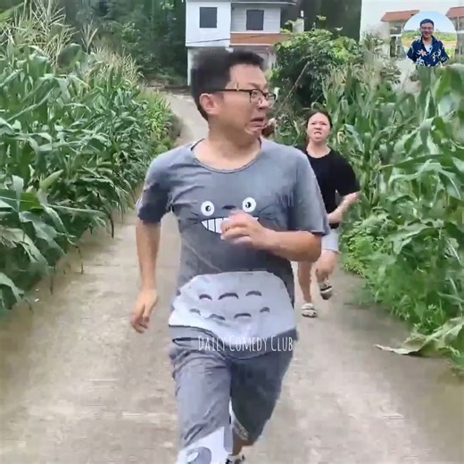 148K views · 5.9K reactions | Run Run Funny Moments 藍藍藍|| Watch Till End|| #video #funnyvideo #trendingvideo #comedyvideo #reels #reelsfb #reelsviralfb #funny #reelsfbviral #viral #fbreels #comedy #reelsvideos #trending #comedyreels #funnyfrank #storefront | Daily Comedy Club | Facebook