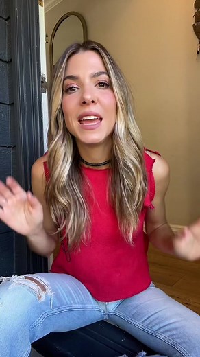 These two tips for creating #outfits in a pinch are super helpful! Just like you would do a meal prep day or keep track of favorite recipes, you are going to do the same thing for Outfits. Dedicate a chunk of time to creating a bunch of outfits that you can snap a photo of for future use. Make sure that you are in the right headspace so if need be, do your hair and make up, put on some music and just designate a little bit of time to be creative. i recommend picking “a hero” - this is one item y