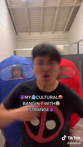 Reply to @seakish Who saw the random guy pooping in the back😂@naph_priv