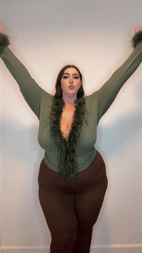 Curves Are $exy: Plus Size Fashion Insights