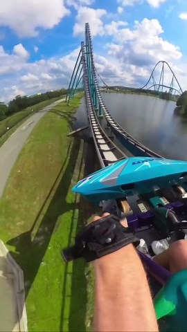 Theme Park Explorers on Instagram: "Who wants to ride this? 🎢👀 This coaster has so much airtime and so much speed. It also goes on and on: we just love it 😍 It’s called Mako, located at SeaWorld Orlando 🇺🇸 #seaworld #orlando #rollercoaster #coaster #speed #height #adrenaline"