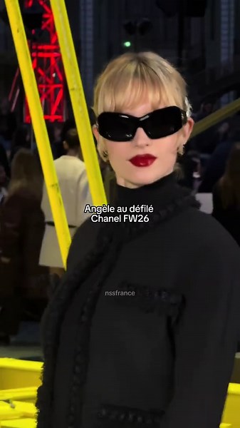 Angèle arrive au défilé Chanel FW26 #angele #angelevl #chanel #paris #fashionweek