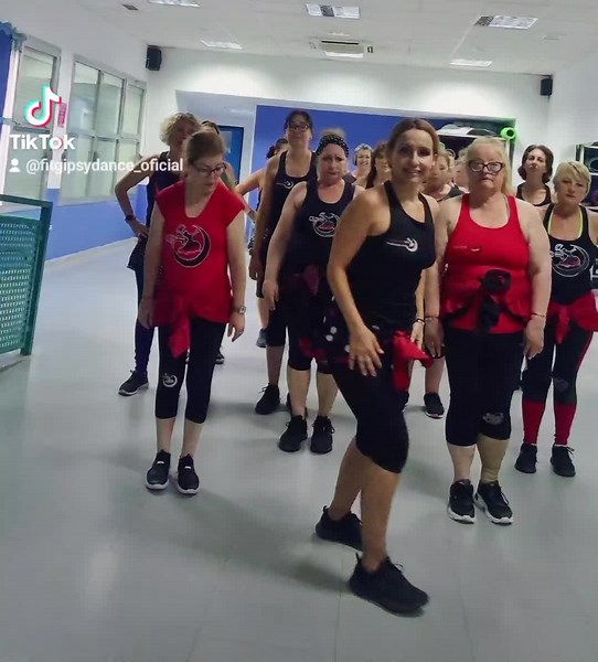 Baile Terapia con las Mujeres Empoderadas de la Tarde en Cádiz