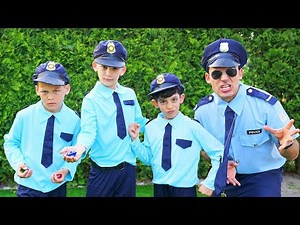 Jason dan Alex bermain dengan mobil polisi dan menyelamatkan berlian