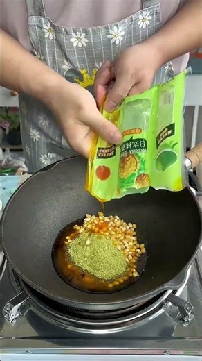 “Mom’s Colorful Popcorn Surprise! 🌈🍿 Family Went Crazy! 😳😂”