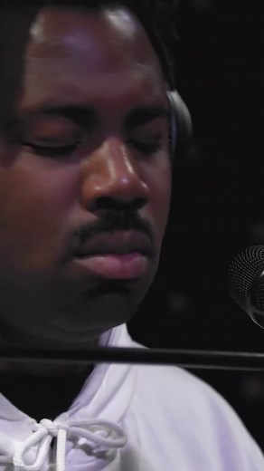 Emotional Performance of 'No One Knows Me' by Sampha
