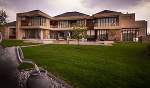 28K views · 461 reactions | Husband and wife dream team Mashudu and Pretty Shandukani have built an incredible family home with stunning luxury features. Take the tour on Saturday at 6PM! #TopBilling | Top Billing | Facebook