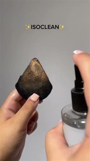 How to Clean Your Powder Puff PROPERLY 🤢➡️✨ #beautyhacks #cleanskin #acnecauses #makeupbrushcleaning