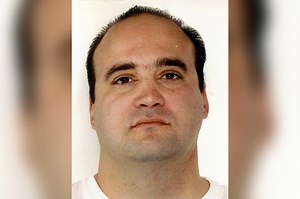 Mafia killer whines his life sentence should get chucked over claims of other monsters getting slaps on the wrist, bad attorney advice