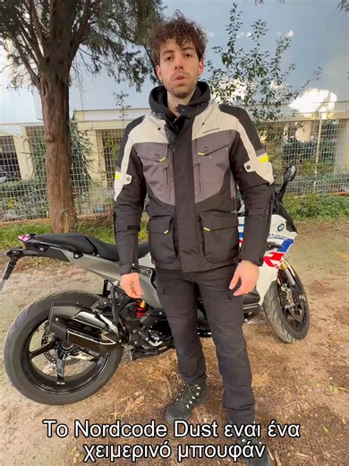 Nordcode Dust Jacket • Χειμερινό μπουφάν με αδιαβροχοποίηση και θερμική επένδυση. • Αφαιρούμενα προστατευτικά σε ώμους και αγκώνες. • Αεραγωγοί και ρυθμιζόμενοι ιμάντες για καλύτερη εφαρμογή. • Εξαιρετική ποιότητα και εφαρμογή με τιμή στα 135 ευρώ. Διαβάστε την δοκιμή στο www.mototriti.gr #moto #mototriti #motomarket #motojacket #nordcode #rider #ridersafety @motomarket_