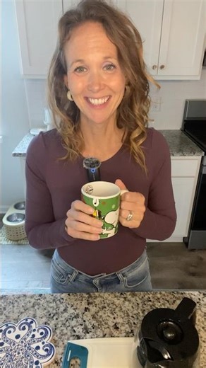 Healthy Gingerbread Latte Recipe (Better Than Starbucks)
