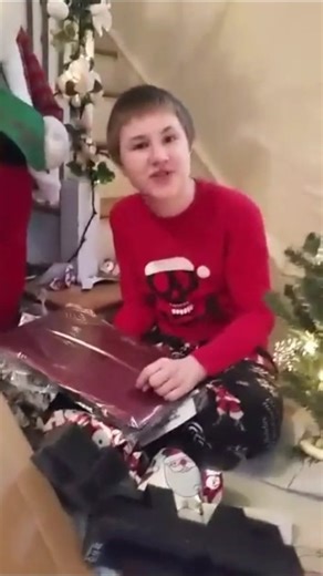 MrDIRECTOREIGHT on Instagram: "*THROWBACK* Ten Christmases ago, I unwrapped my HP Windows 10 laptop that I still use to this very day! 🎄 I can't believe my laptop is now a decade old, that's just insane. But this made for one of the best Christmas memories I've had, along with my brother and I opening up our Wii, the first video game console we've ever played, in 2009. Also we can't forget about Derp Turtle's cameo lol. (circa December 2015) . . . . #Throwback #Christmas #Reels #Explore #ForYou