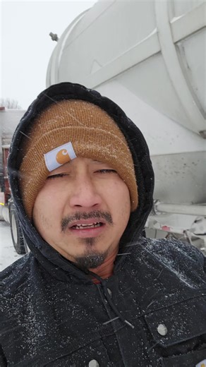 อาชีพขับรถบรรทุกกับท่ามกลางอากาศ -24c🥶 วิ่งแสกกลางพายุหิมะ ....ทุกอย่างเริ่มแข็ง ยกเว้นหรรมครับ