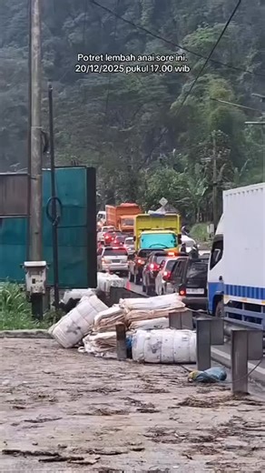 𝐓𝐡𝐞 𝐂𝐮𝐥𝐭𝐮𝐫𝐞 𝐎𝐟 𝐌𝐢𝐧𝐚𝐧𝐠𝐤𝐚𝐛𝐚𝐮 on Instagram: "Suasana Jalan lembah Anai 20 Desember 2025 jam 17.00 - - 𝐓𝐚𝐠 𝐊𝐚𝐰𝐚𝐧 𝐒𝐚𝐧𝐚𝐤 👥 𝙑𝙞𝙙𝙚𝙤 : 𝐒𝐔𝐏𝐏𝐎𝐑𝐓 𝐓𝐄𝐑𝐔𝐒 𝐌𝐄𝐃𝐈𝐀 𝐇𝐈𝐁𝐔𝐑𝐀𝐍 𝐌𝐈𝐍𝐀𝐍𝐆 😎 𝐋𝐢𝐤𝐞❤️, 𝐊𝐨𝐦𝐞𝐧𝐭𝐚𝐫 💬 𝐀𝐧𝐝 𝐒𝐡𝐚𝐫𝐞↗️ 𝗙𝗼𝗹𝗹𝗼𝘄 𝗱𝗮𝗻 𝘀𝘂𝗽𝗽𝗼𝗿𝘁 ⤵️⤵️ ↪️ @_salingka.minang_ #salingkaminang #minanglipp #infosumbar #perantauminang #gadihbujangminangkabau"