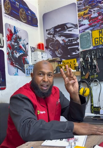 Exploring Matatu Graffiti with Mohagrafix in Kenya