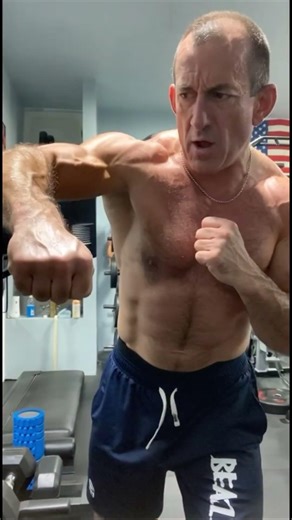 Heavy Bag Workout! #bodypowertraining #bodybuilding #musclebuliding #workoutmotivation #aesthetic