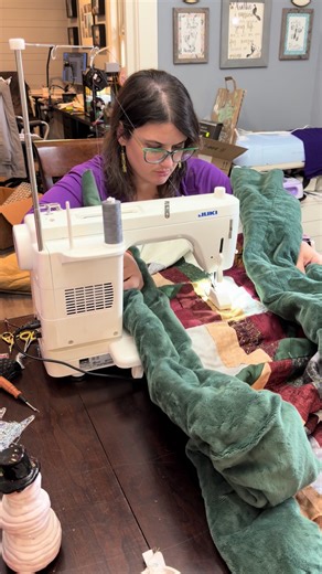 6 weeks ago, I started a (slightly insane) quest to make 6 quilts at once. Wrapping up the final steps of them this week has felt like a marathon. #quilting #quiltersoftiktok #grandmahobbies #modernquilting