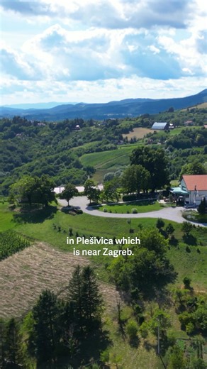 💎 Where to eat in Croatia according to the country’s own chefs. Join us on a gastronomic adventure through Croatia, where each chef we meet recommends the next spot we try, creating a chain of top-tier restaurants to add to your must-visit list. For the 5th and final part, we’re heading just outside of Zagreb to visit Hrvoje Kroflin’s top recommendation, Korak Winery & Restaurant. Here, head chef Bernard Korak works closely with local growers, hunters and foragers to capture the authentic flavo