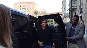 La giornata di Usha Vance a Torino, la moglie del vicepresidente arriva in città con il figlio per gli Special Olympics