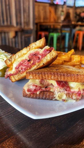 Toasted rye bread. Tender pastrami. Tangy sauerkraut. What more could you want on a rainy day? 📍Napper Tandy's - 60 E Main St, Bay Shore, NY #nappertandys #bayshore #beer #longisland #longislandeats #rueben #brunch #winterdinners | Napper Tandy's Bay Shore