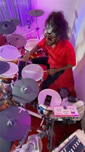 අපි ගෙවන ජීවිතේ වාඩුවක් 😍😮 #drums #shorts