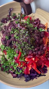 Fresh & Crunchy Quinoa Red Cabbage Salad Recipe!