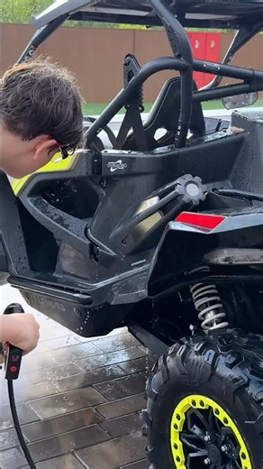 Cleaning Door Jambs Like Pros 💦