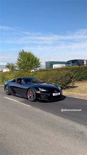 Lexus LFA arriving at SupercarFest 2026