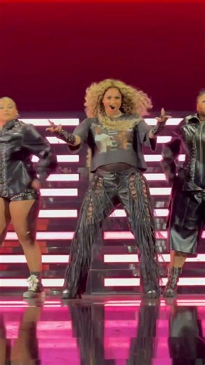 Ciara performing Yes