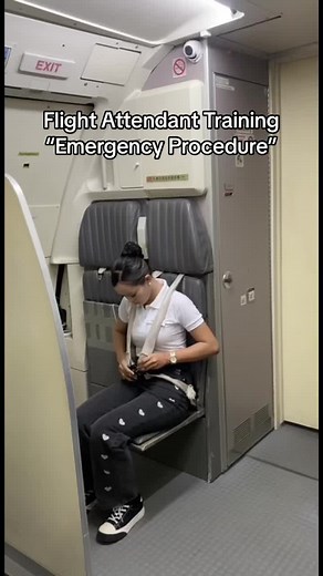 Flight Attendant Training: Emergency Evacuate Procedure
