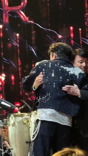 Ригада, Димаш пен әкесі 🫶🏻 Үш жылға созылған турдың соңғы концерті аяқталған сәтте, Димаш сахнаға әкесін Қанат Айтбаевты шақырып, оған өз алғысын білдірді @Dimash Qudaibergen #dimash #concert #strangertour