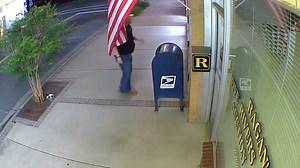 AMERICAN FLAG THEFT 🇺🇸 Do you know him? Police in Middle Tennessee are asking for the public's help identifying a man who stole an American flag from a neighborhood store over the weekend. Video: Dickson Police Department | WZTV FOX 17 News, Nashville