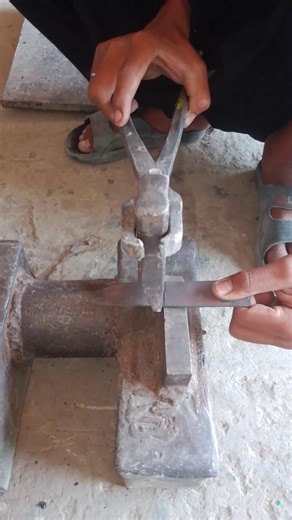 how to make a gate lock #automobile #stickwelding #metalwork