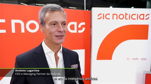 António Lagartixo, CEO e Managing Partner da Deloitte, destacou, no âmbito do Portugal Digital Summit 2025, o impacto da inteligência artificial no modelo de negócio das organizações e a importância da transformação tecnológica para a competitividade do tecido empresarial português. A nova era da transformação digital, defende, requer audácia no repensar as organizações tal como as conhecemos, na adoção de novos processos e na valorização do talento. Assista ao vídeo completo com as declarações 