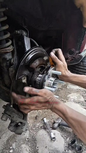 22K views · 1.2K reactions | Installing the rear bearing on the Honda Civic Genio #reels #automotive #automechanic #engineering | Andri Irawan | Facebook