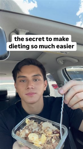 Zach Peña on Instagram: "The secret to making dieting so much easier? It’s not about eating less — it’s about eating SMART. 💡🍽️ Here are my top tips to stay on track without feeling restricted: 1. Have meals prepared – If it’s ready, you’ll eat it. If it’s not, you’ll grab anything. 2. Stay hydrated – Hunger is often just thirst in disguise. Drink A LOT of water throughout the day. 3. Volume foods are your friend – Load up on greens and fiber-rich options. 4. Include your cravin