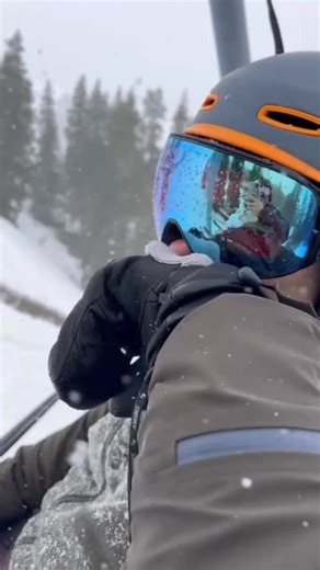 BoogyWoogy on Instagram: "Attention winter-sport lovers! Meet the Boogy Woogy — the world’s first wearable nose-wipe that keeps you clean, warm, and always moving. No more stopping, no more snot rockets, no more nasty sleeves. Just wipe and ride. ✅ Soft ✅ Hygienic ✅ Hands-free ✅ Designed by real skiers Strap it on and skip the drip every time you hit the slopes. 🎿 Get your Boogy Woogy today! 💚"