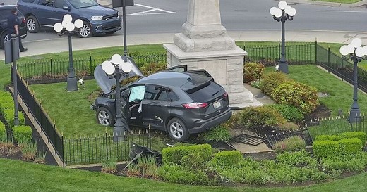 One charged with vehicular homicide after crash near Lebanon Public Square