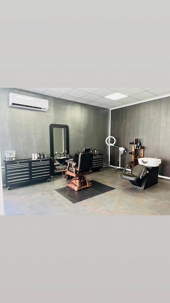 💈Barbershop - GRACE 💈 ❤️Пълна програма ❤️ 💇‍♂️Подстригване! 🧔‍♂️🪒Турско бръснене и оформяне на брада! 🤨 Почистване на вежди с конец! 🧴🧖 Маска скраб и водна пара! 🚿Измиване ‼️И мъжете имат нужда от грижа‼️ 📍гр.Бургас,ж-к Меден Рудник,бл.523-партер 📞 За записване на часове-0896886353 💥Много скоро ОТКРИВАНЕ Бръснарница- GRACE💥#barber #бръснар #козметика #мъже #грижазакожата #деца