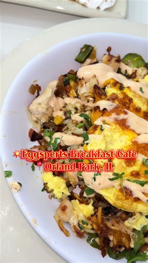 Hidden Breakfast Gem 🤌🏾 A popular breakfast and lunch spot known for elevated, creative dishes like skillet meals, pancake and French toast flights, and breakfast eggrolls, with options for various dietary needs including vegan. Eggsperts Breakfast Cafe🍽️ . . . . . #breakfast #chicagofoodie #brunch