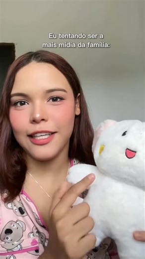 Lya | Poliglota Autodidata 📚 on Instagram: "tem gente que só me segue por causa da sonya 🤣 . . . . . #sonya #sonyasaranphat"