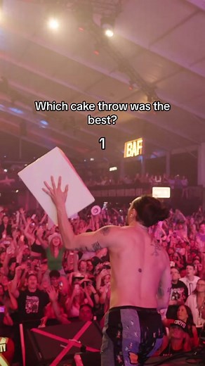 2 or 4 for me 🎂 #liveshow | steve aoki cake