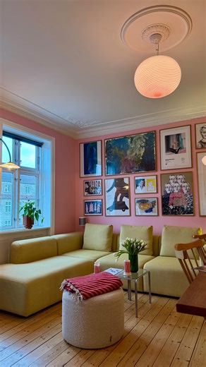 LokalBolig Valby on Instagram: "CHARMERENDE 3V LEJLIGHED I VALBY💚 En klassisk københavner lejlighed - lige som vi kan lide det! Her er højt til loftet, en flot stuk og charmerende plankegulve. Lejligheden har to stuer, kæmpe soveværelse med udgang til altan, flot køkken og badeværelse med separat brus. Udbydes til kr. 4.500.000 Send en DM for fremvisning eller skriv en kommentar for mere info! #lokalboligvalby #instagramsælgerboliger"